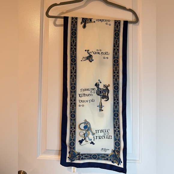 Celtic Renaissance Design Rectangle Scarf in Cream & Blue - Picture 4 of 6